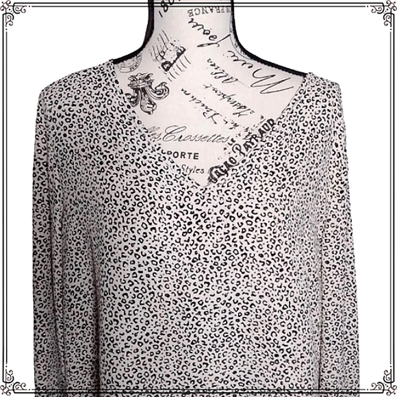 Chelsea & Theodore Leopard Print Split Hem Top Size XL - Picture 5 of 11